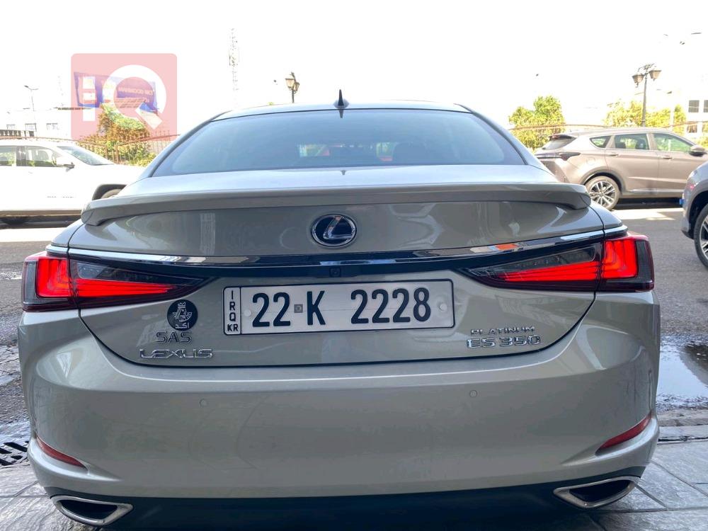 Lexus ES